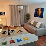 아파트 Douce Echappee, Lumiere, Confort & Magie 몽테브랭