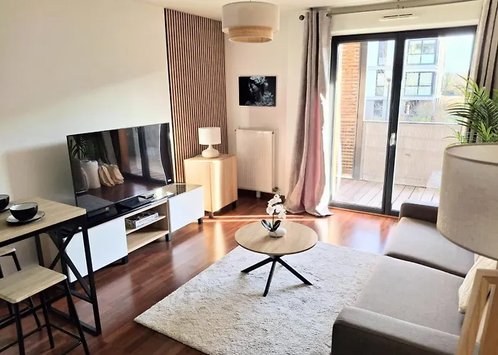 Avec Balcon & Parking Prive מונטבראן