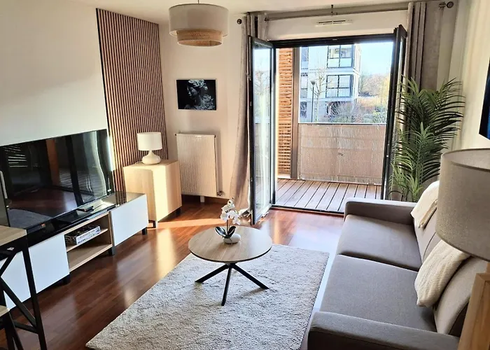 Apartment Avec Balcon & Parking Prive *