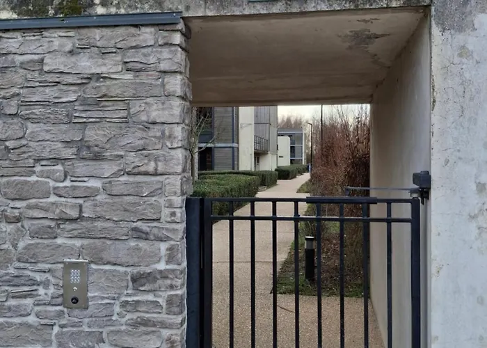 Lägenhet Avec Balcon & Parking Prive